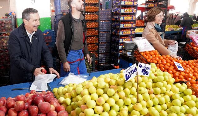 Ataç ve Ünlüce’den pazar esnafına ziyaret