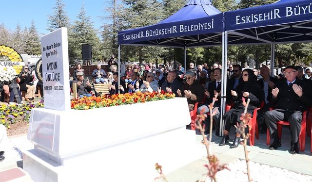 Aydın Ünlüce kabri başında dualarla anıldı