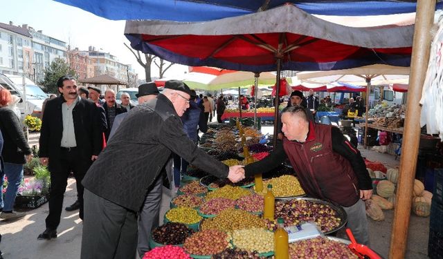 Kurt Büyükdere'de pazar ziyareti yaptı