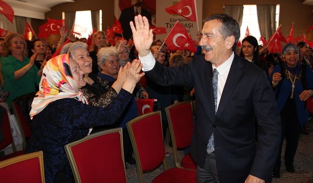 Tepebaşı'nda kadınlar Gülden Karaböcek ile eğlendi