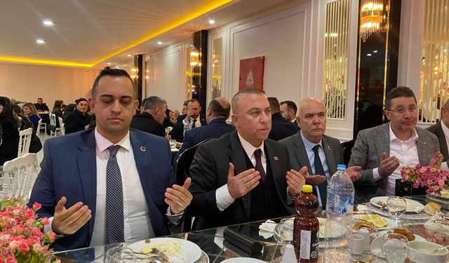 İzzet Ulvi Yönter MHP'nin iftarına katıldı