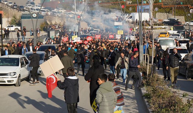 Mevcut belediye başkanına destek yürüyüşü düzenledi