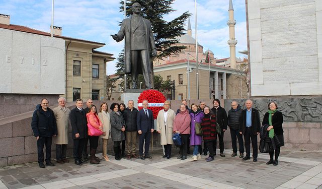 Güçlüer: Hekimler mutsuz umutsuz tükenmiş durumda