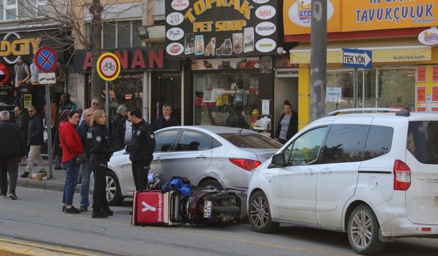 Eskişehir'de kontrolsüz yola çıkan araç kazaya neden oldu