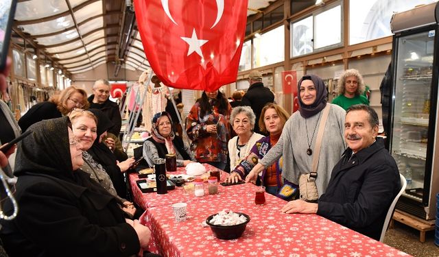 Hanımeli Sokağı'nda el işi ürünler sergileniyor