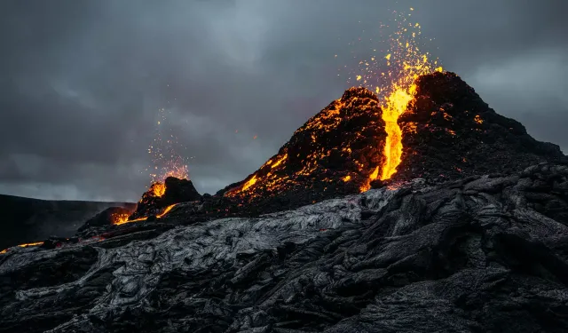 İzlanda'da 4. yanardağ patlaması