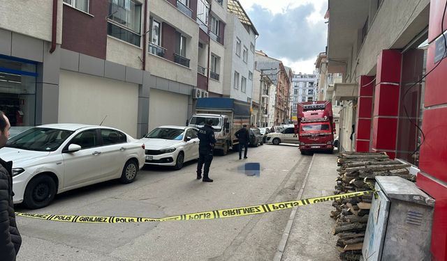 4’üncü kattan atlayarak yaşamına son verdi