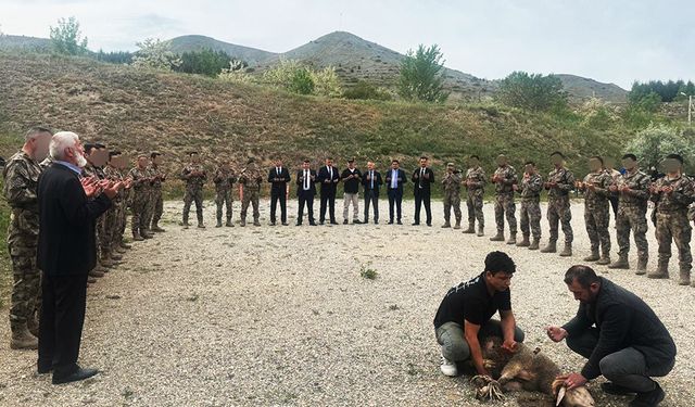 Özel harekatçılar dualar eşliğinde Suriye'ye uğurlandı