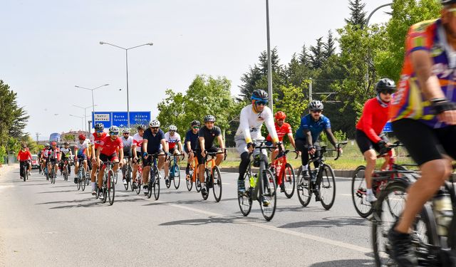 19 Mayıs’ta 100 kilometre pedal çevirdiler