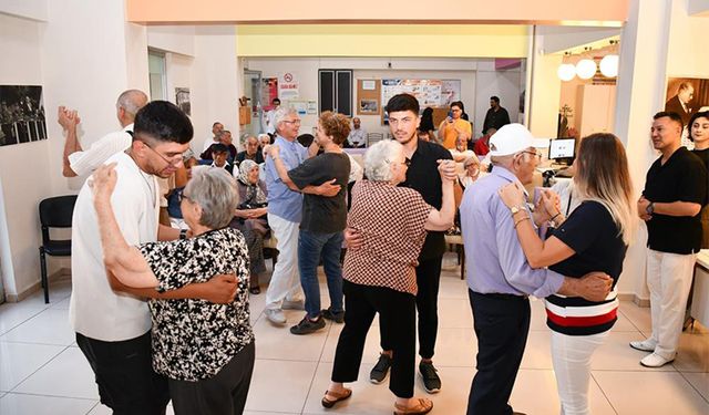 Gençlerle deneyimli vatandaşlar Gençlik Merkezi'nde buluştu