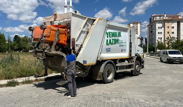 "Çöp Çıkartma Saatlerine Dikkat" açıklaması