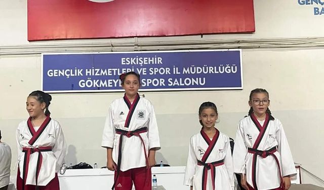 Eskişehir Orgeneral Halil Sözer Ortaokulu taekwondo ekibi yeni sezona başarıyla başladı