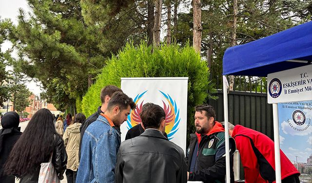 Polis ekiplerinden üniversite öğrencilerine bilgilendirme