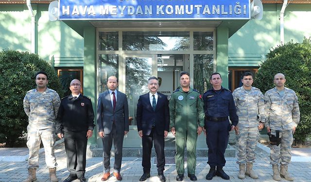 Vali Hüseyin Aksoy, Sivrihisar Hava Meydan Komutanlığı’nı ziyaret etti