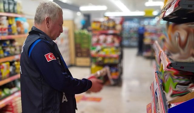 Zabıta ekipleri  tarihi geçmiş ürünlere el koydu