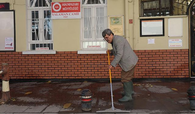 Gerçek zenginliği camide buldu