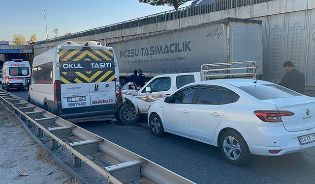 5 aracın karıştığı zincirleme trafik kazasında 1 kişi yaralandı