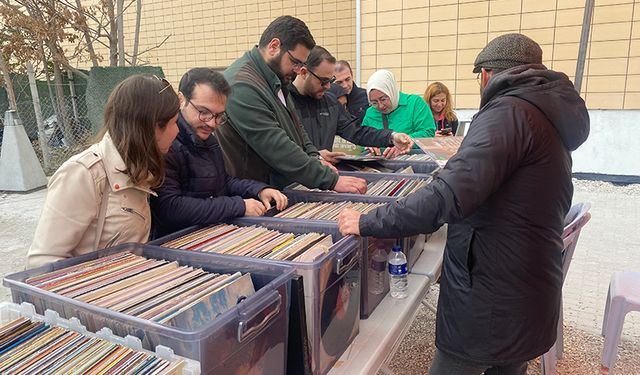 Antika ürünler alırken replikalara aldanmamak için uzmanına danışmak önemli