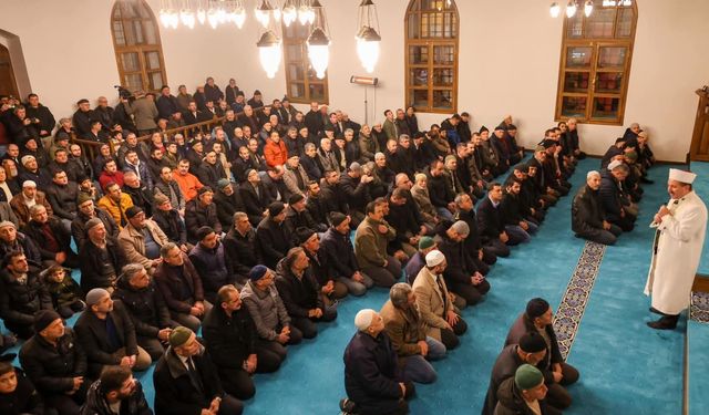 Tarihi Kara Mustafa Paşa Camii ibadete açıldı