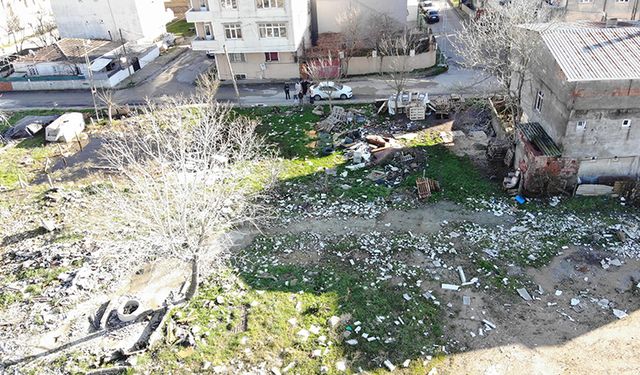 Tuzla'da moloz dağları ve su birikintileri halkın sağlığını tehdit ediyor