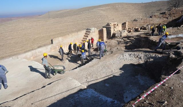 Zerzevan Kalesi'nde Güney Surları Gün Yüzüne Çıktı: Roma Döneminin İzleri Keşfediliyor