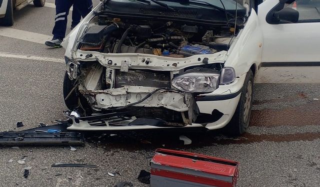 Bilecik’te yan devrilen otomobilin sürücüsü yaralandı