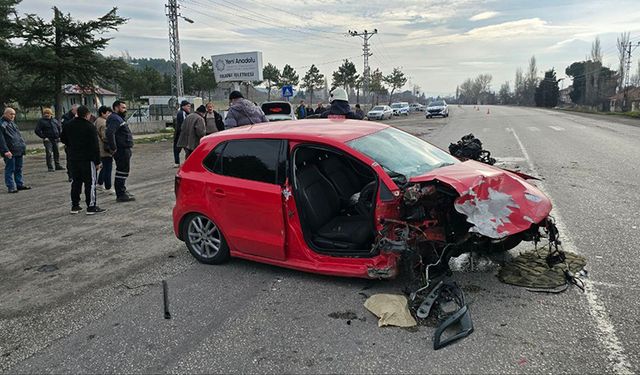 Amasya'da otomobiller kafa kafaya çarpıştı: 7 yaralı