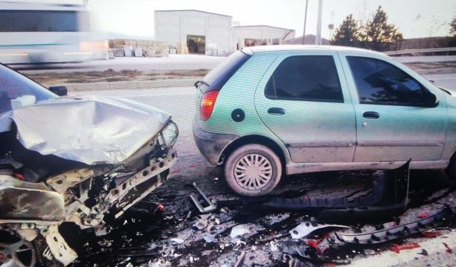 Afyonkarahisar’da zincirlerime trafik kazası 8 yaralı