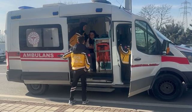 Avcılar'da Ters Yönden Gelen Kadın Sürücü, Diğer Sürücüyü Bıçakladı