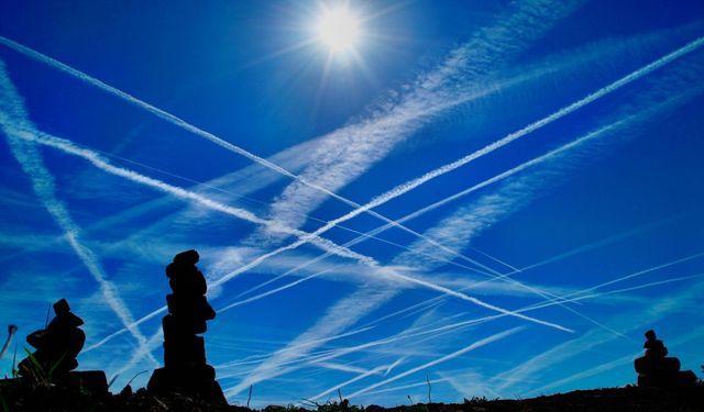 Contrails ve Chemtrails: Gerçekler ve Teoriler