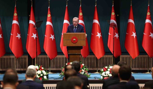 Cumhurbaşkanı Erdoğan: "Gün siyaset yapma değil, dayanışma, bir ve beraber olma günüdür"