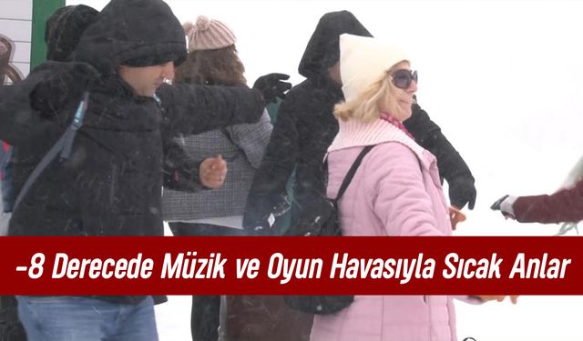 Uludağ'da Kar Keyfi: -8 Derecede Müzik ve Dansla Isınan Turistler Eğlenceli Anlar Yaşadı