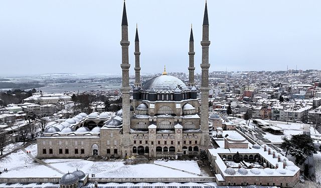 Edirne'de Tarihi Yapılar Kar Altında Kartpostallık Görüntüler Sunuyor