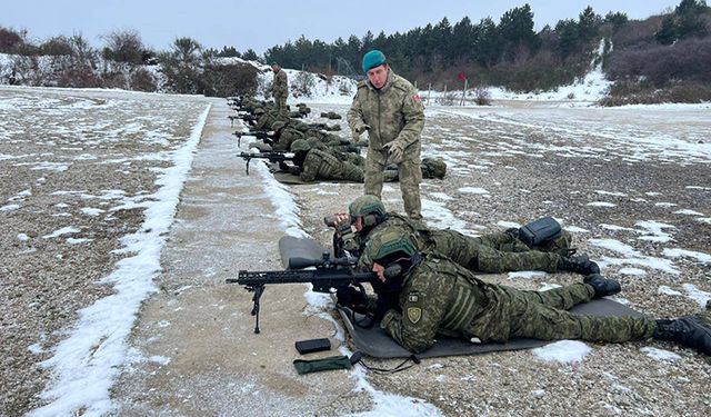 Türk Askerinden Kosovalı Askere Keskin Nişancı Eğitimi