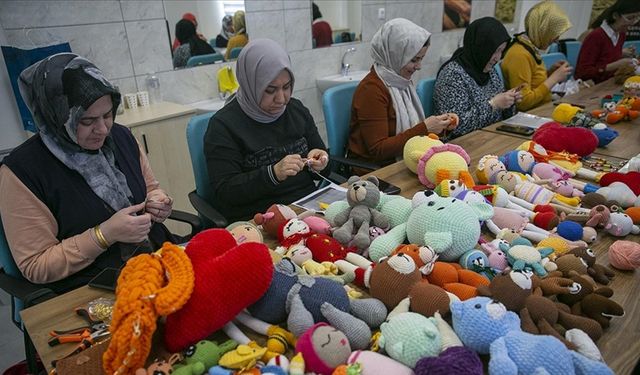 Yedigöller Gençlik Merkezi’nde Kadınlara Sosyal ve El Sanatları Kursu