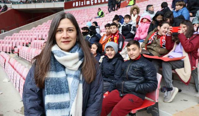 Hazırladığı proje sayesinde yüzlerce çocuğu Eskişehirspor tribünleriyle tanıştırdı