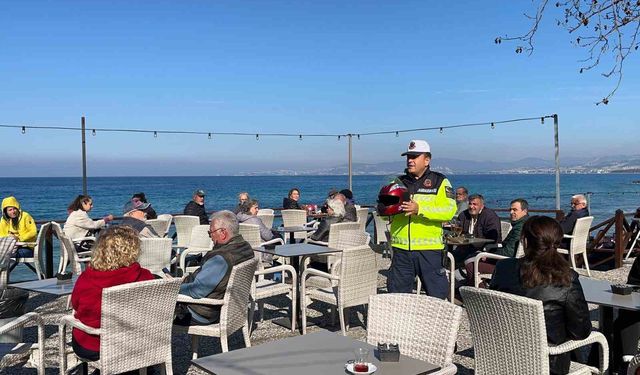 Kuşadası’nda trafik jandarmasından motosiklet ve kask eğitimi