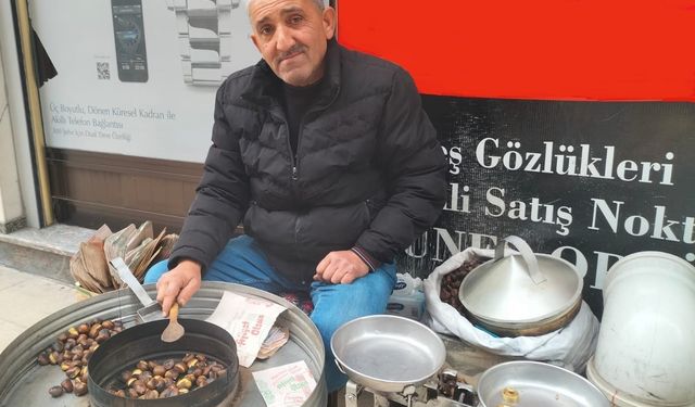 43 yıldır aynı köşede kestane satıyor