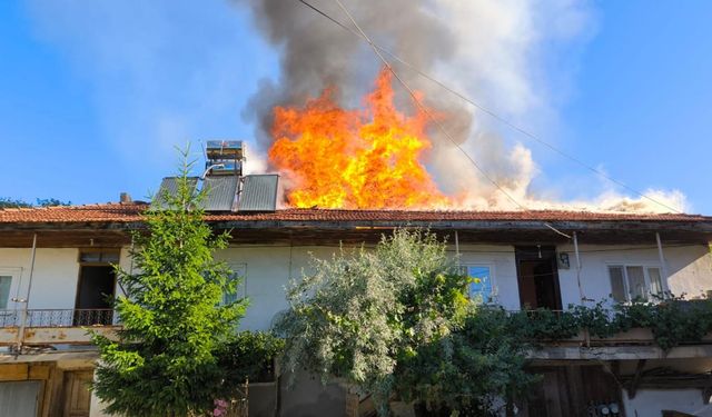 Ocakta unutulan yağ yangına sebep oldu