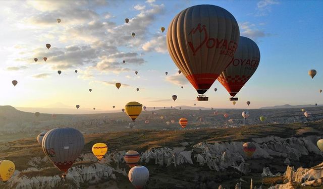 Sıcak hava balon uçuşlarında yolcu sayısı rekoru kırıldı