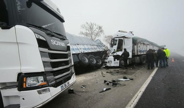 TIR'ların çarpıştığı kazada faciadan dönüldü