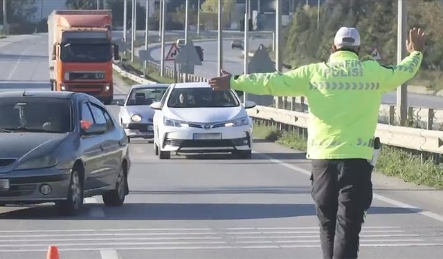 Emniyet ve Jandarmadan Trafik Denetimi: 474 Bin 456 Sürücüye İşlem Yapıldı