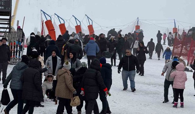 Uludağ’ın zirvesine turist akını