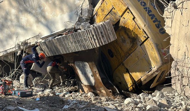 İş Makinesi Operatörü Göçük Altında Kaldı