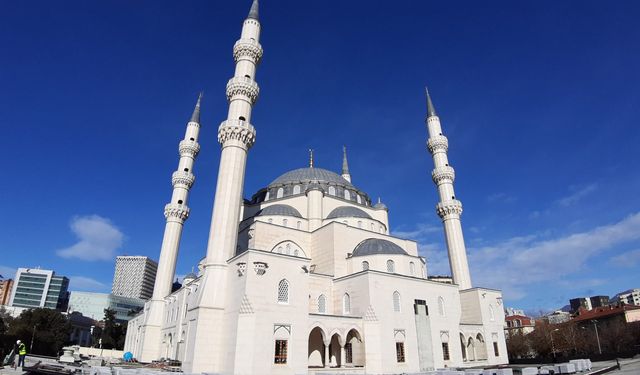 Akşam ezanı 20 dakika geç okundu