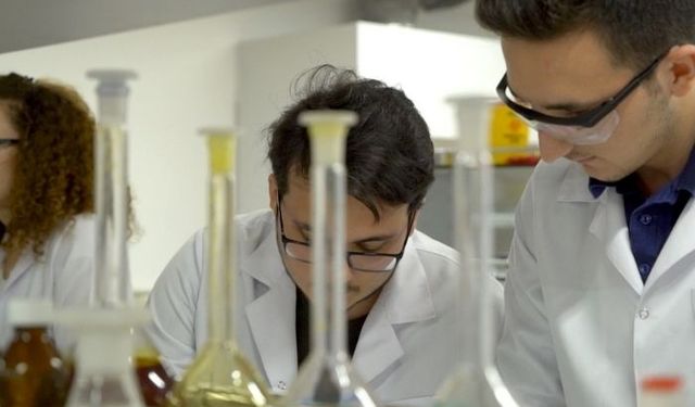 Bilim Gençlerle Kazanacak gençleri farklı bilim dallarını keşfe çıkarıyor