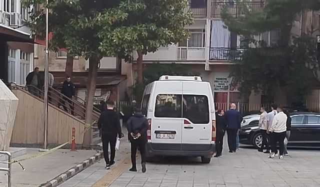 CHP'li Kemalpaşa Belediyesine yönelik usulsüzlük operasyonunda 2 tutuklama