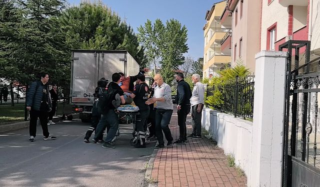 Kamyonetle çarpışan motosiklet sürücüsü ağır yaralandı