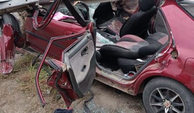 Kontrolden çıkan otomobil bariyerlere saplandı: 2 ağır yaralı