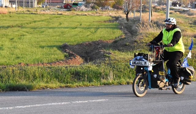 Almanya'dan Mekke'ye bisikletiyle hac yolculuğu yapıyor